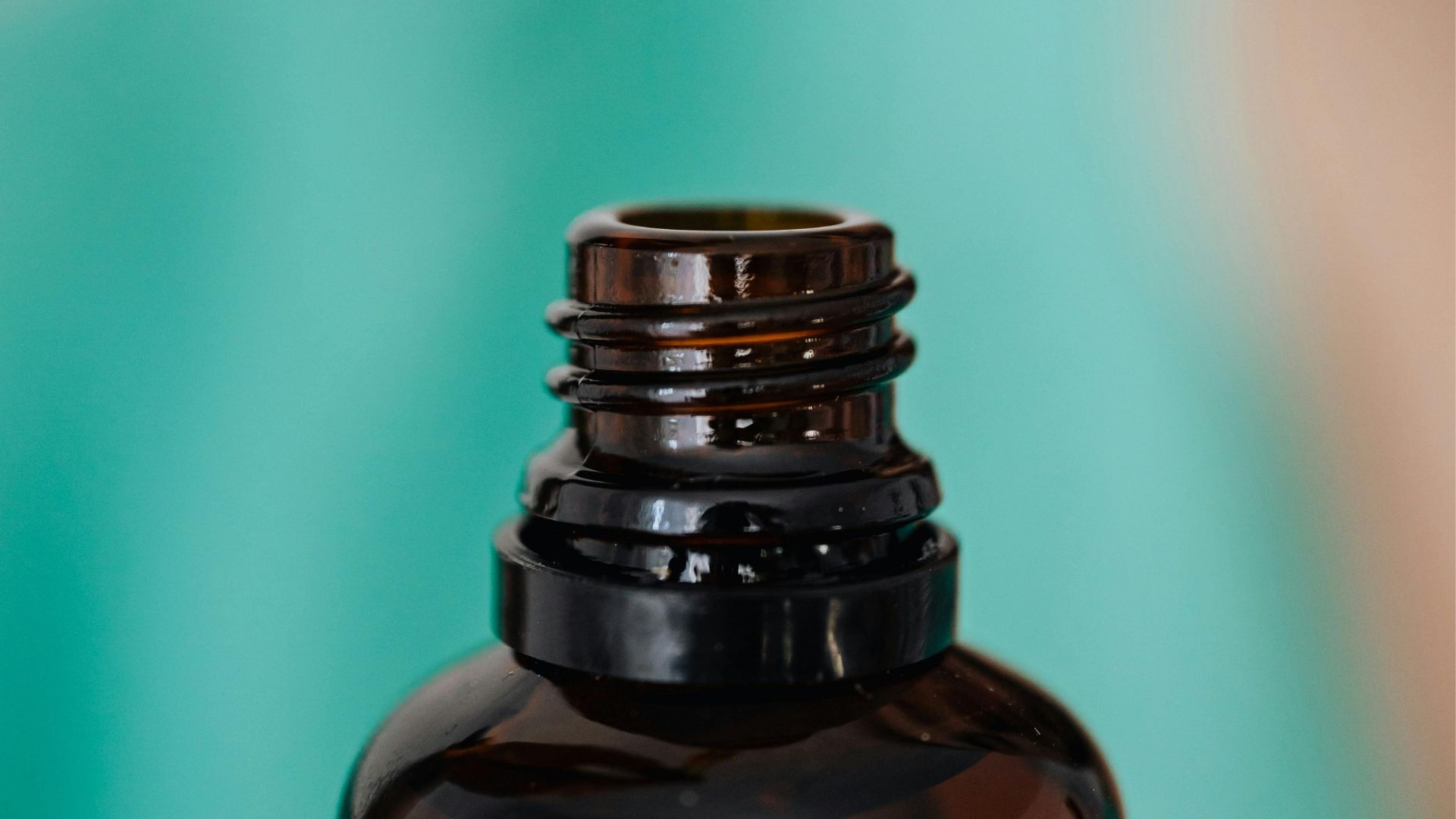 Glass vs PET: Choosing the Right Material for Your CBD Oil